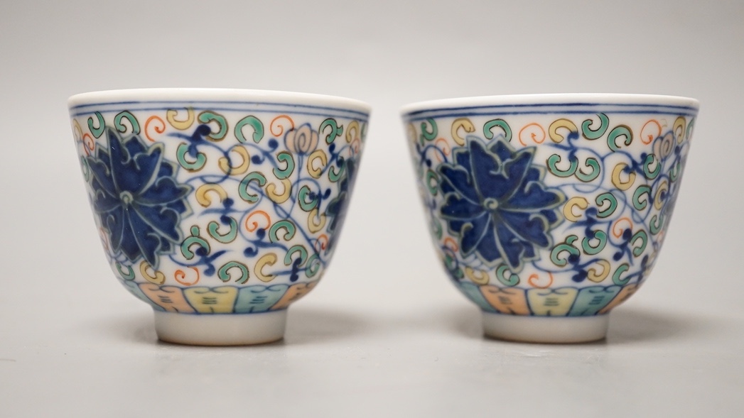 A pair of Chinese doucai cups 6cm